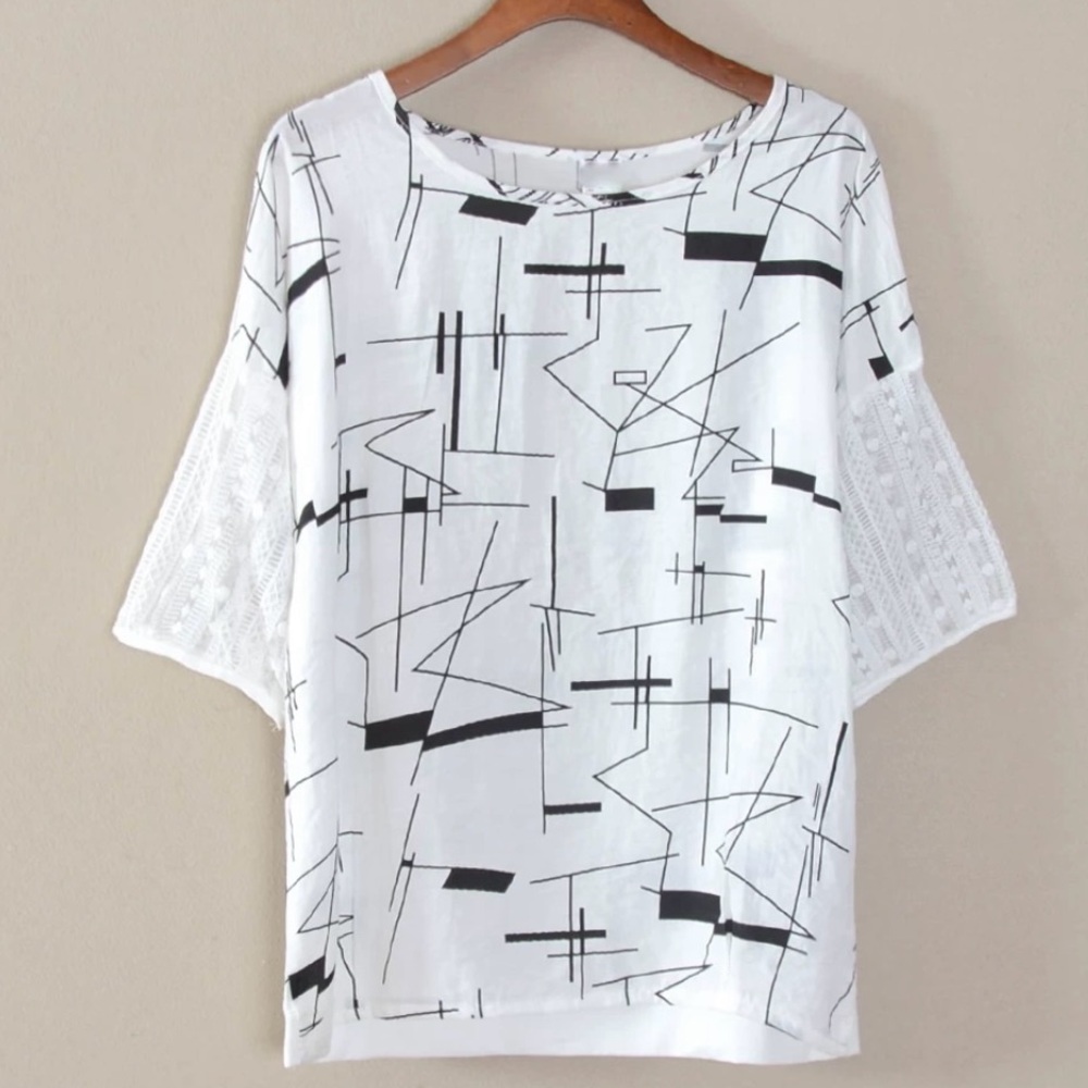 Women’s stylish top size medium NWT